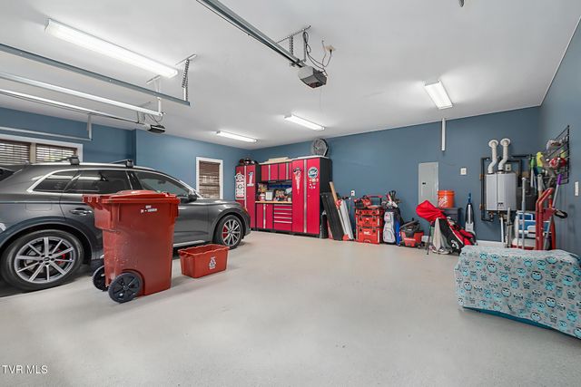 2050 Sawyers Pond Drive, Johnson City, TN 37604