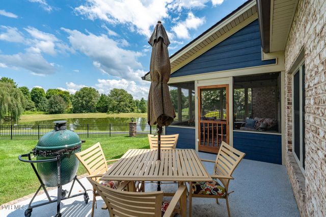 2050 Sawyers Pond Drive, Johnson City, TN 37604