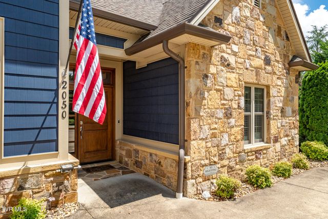 2050 Sawyers Pond Drive, Johnson City, TN 37604