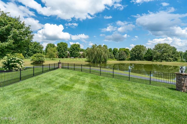 2050 Sawyers Pond Drive, Johnson City, TN 37604