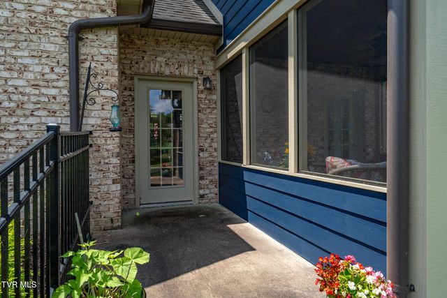 2050 Sawyers Pond Drive, Johnson City, TN 37604