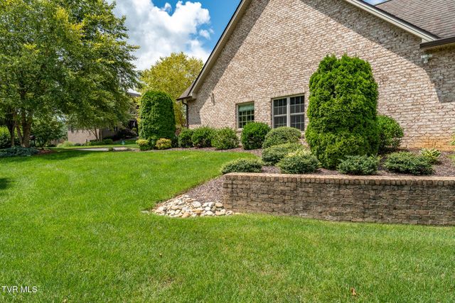 2050 Sawyers Pond Drive, Johnson City, TN 37604