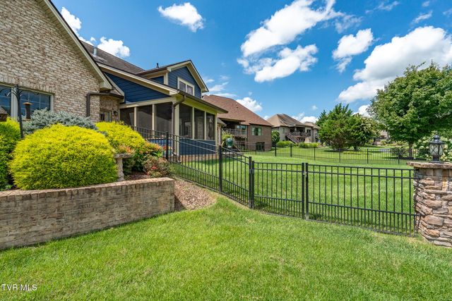 2050 Sawyers Pond Drive, Johnson City, TN 37604