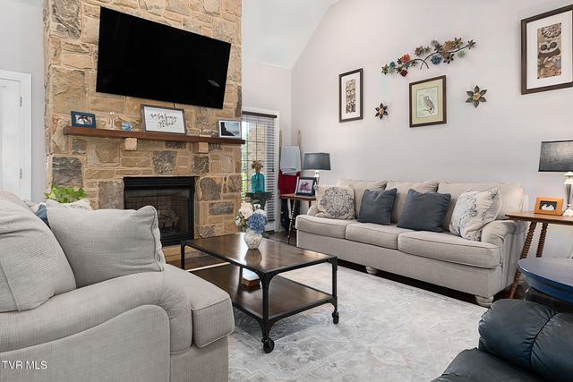2050 Sawyers Pond Drive, Johnson City, TN 37604