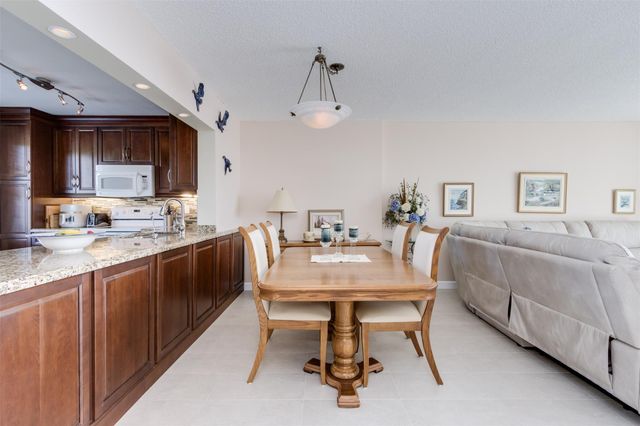 414 SE 10th St 302, Dania Beach, FL 33004