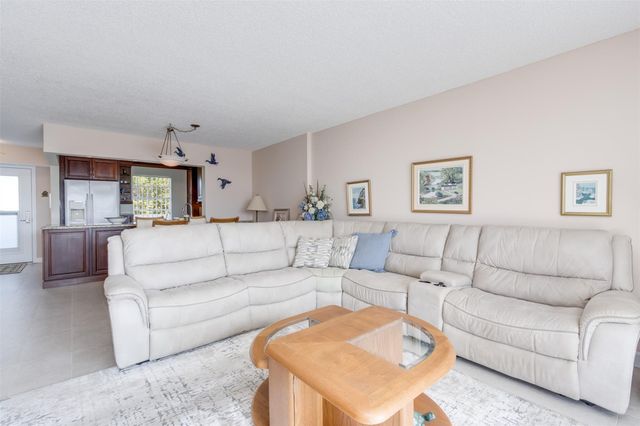 414 SE 10th St 302, Dania Beach, FL 33004