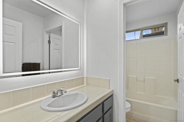 1611 Hikers Trail Dr, Chula Vista, CA 91915