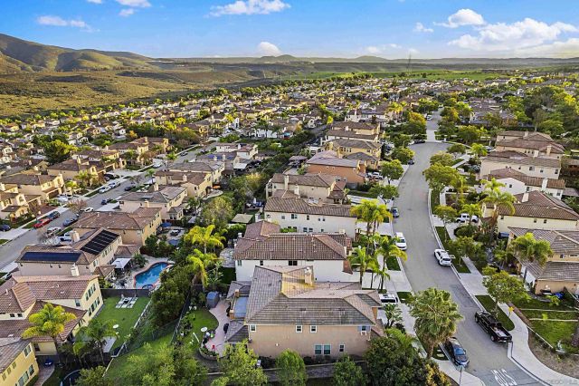 1611 Hikers Trail Dr, Chula Vista, CA 91915