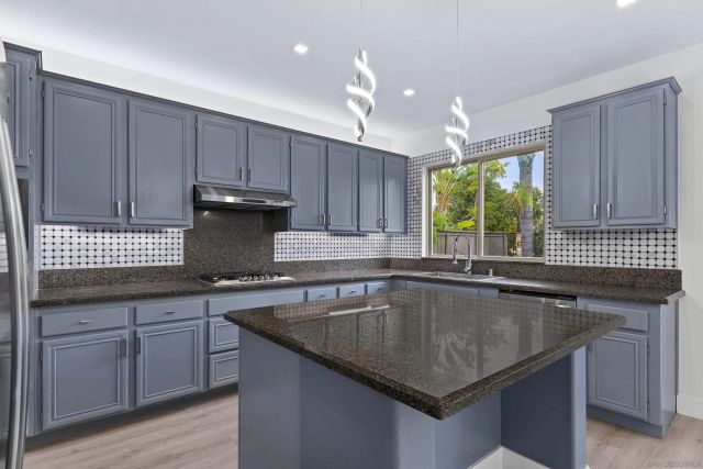 1611 Hikers Trail Dr, Chula Vista, CA 91915