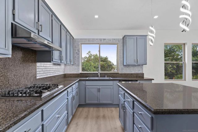 1611 Hikers Trail Dr, Chula Vista, CA 91915