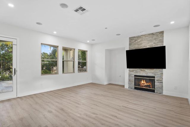 1611 Hikers Trail Dr, Chula Vista, CA 91915