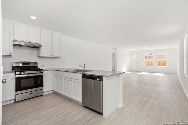 942 LANDON RDG, San Antonio, TX 78253