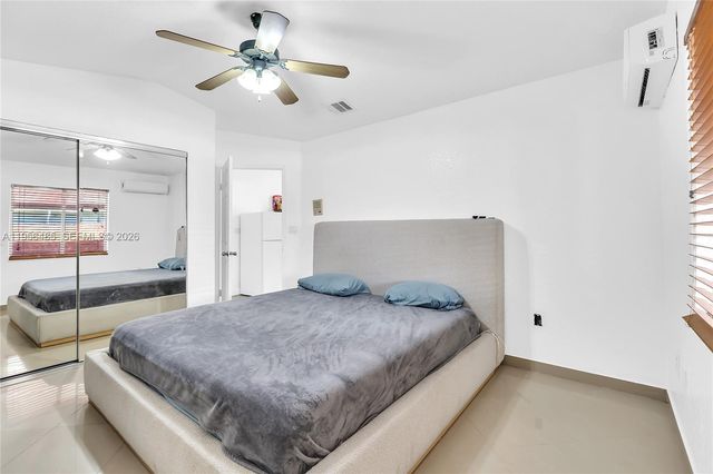 9719 NW 127th St, Hialeah Gardens, FL 33018