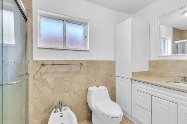 9719 NW 127th St, Hialeah Gardens, FL 33018