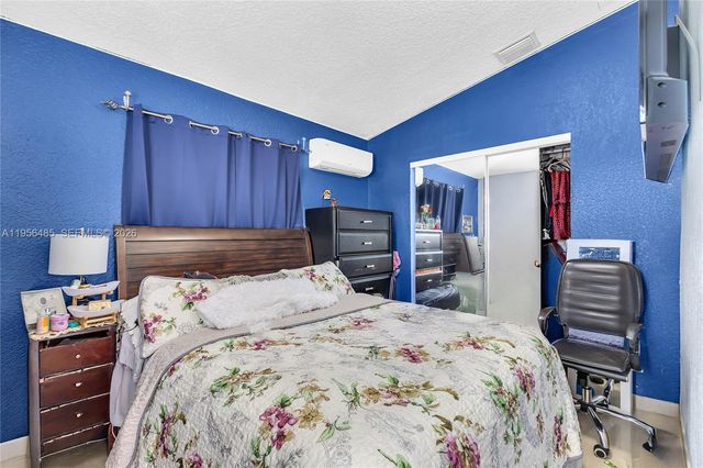 9719 NW 127th St, Hialeah Gardens, FL 33018