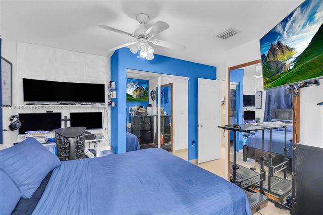 9719 NW 127th St, Hialeah Gardens, FL 33018