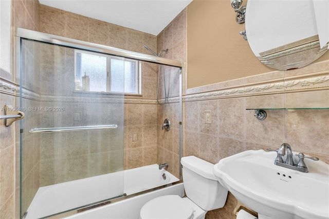 9719 NW 127th St, Hialeah Gardens, FL 33018