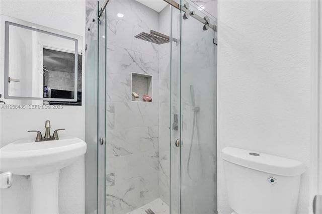 9719 NW 127th St, Hialeah Gardens, FL 33018