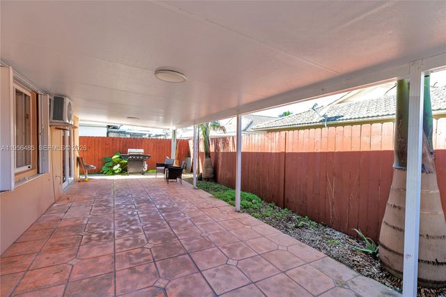 9719 NW 127th St, Hialeah Gardens, FL 33018