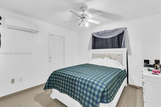 9719 NW 127th St, Hialeah Gardens, FL 33018