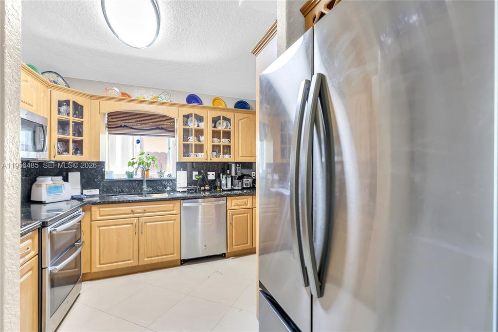 9719 NW 127th St, Hialeah Gardens, FL 33018