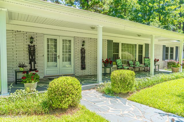 105 Canterbury Road, Southern Pines, NC 28387