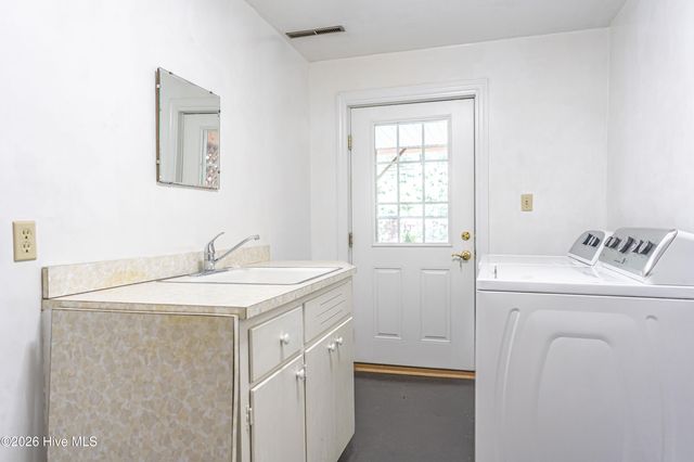 105 Canterbury Road, Southern Pines, NC 28387