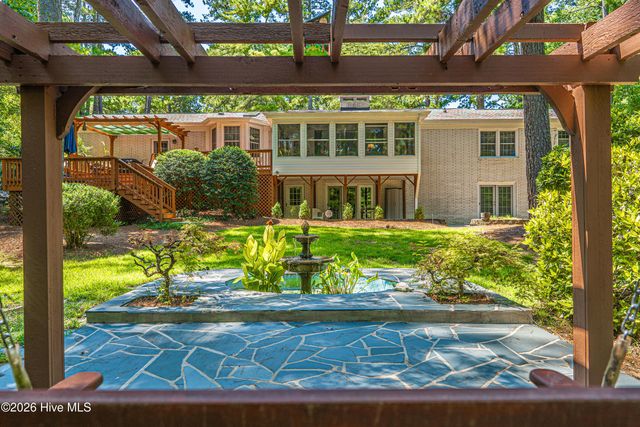 105 Canterbury Road, Southern Pines, NC 28387