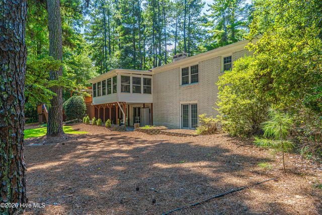 105 Canterbury Road, Southern Pines, NC 28387