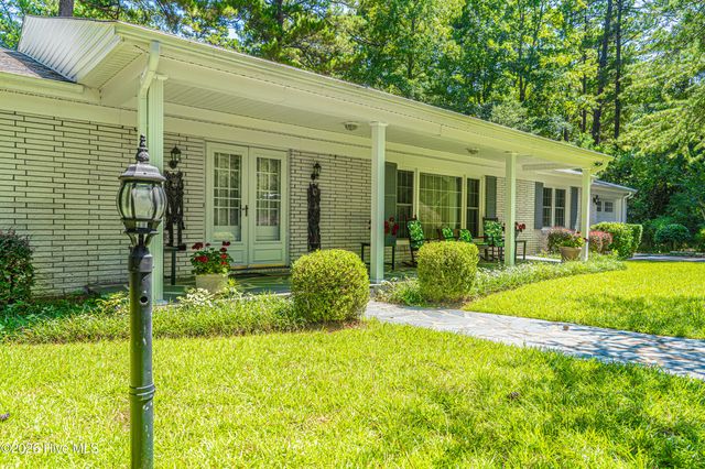 105 Canterbury Road, Southern Pines, NC 28387