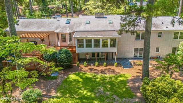 105 Canterbury Road, Southern Pines, NC 28387