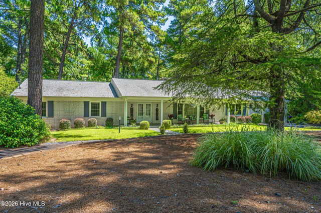 105 Canterbury Road, Southern Pines, NC 28387