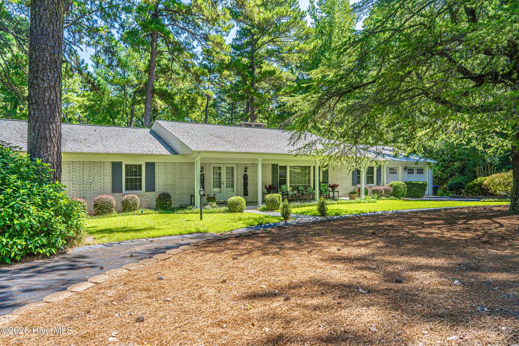 105 Canterbury Road, Southern Pines, NC 28387
