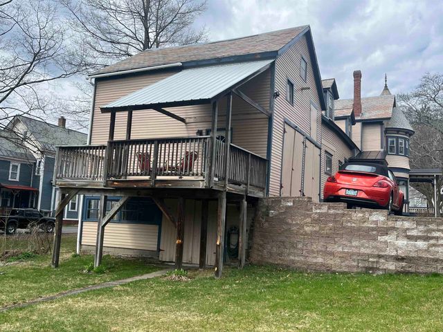 24 School Street, Rockingham, VT 05101