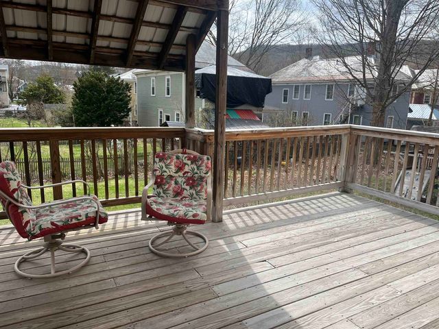 24 School Street, Rockingham, VT 05101