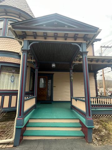 24 School Street, Rockingham, VT 05101