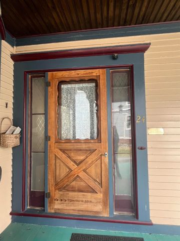 24 School Street, Rockingham, VT 05101