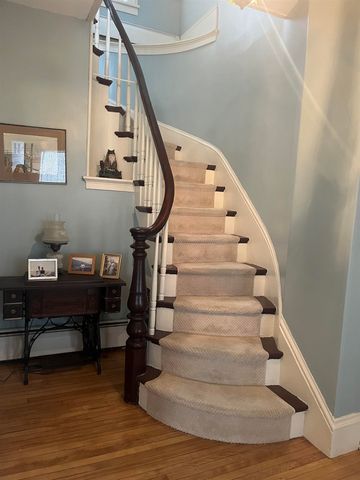 24 School Street, Rockingham, VT 05101