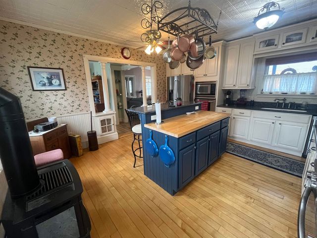 24 School Street, Rockingham, VT 05101