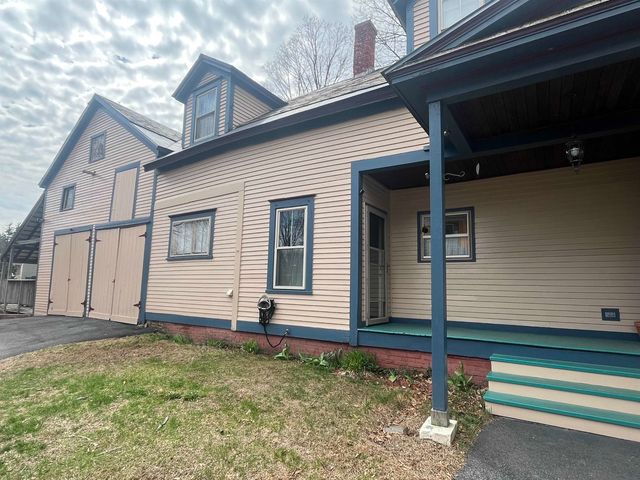 24 School Street, Rockingham, VT 05101