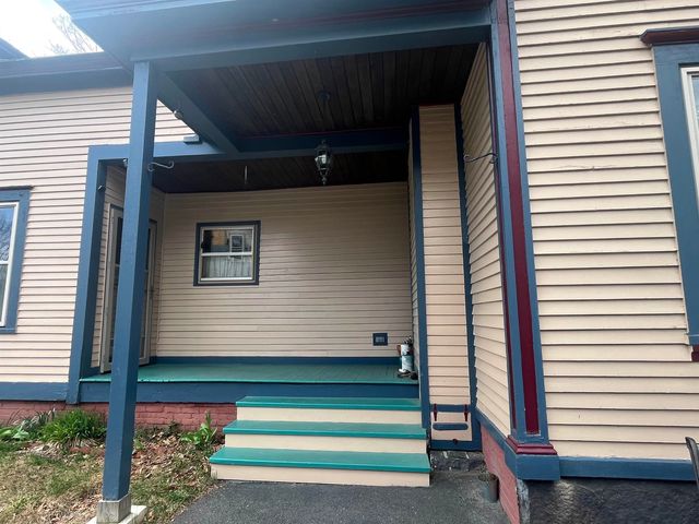 24 School Street, Rockingham, VT 05101