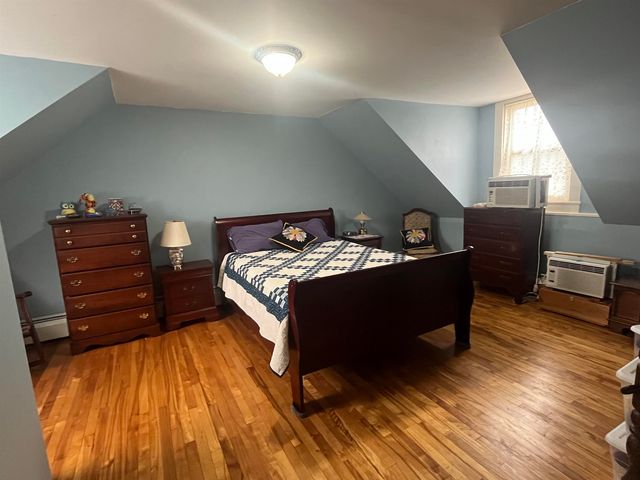 24 School Street, Rockingham, VT 05101
