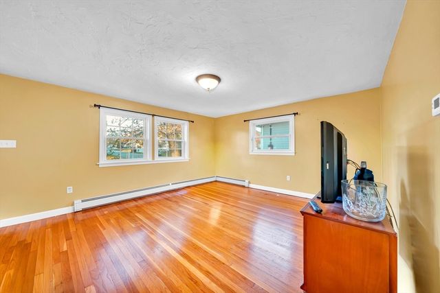 70 Westchester St, Lowell, MA 01851