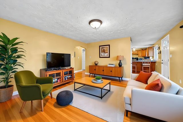 70 Westchester St, Lowell, MA 01851