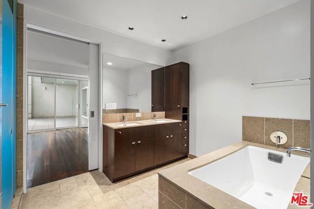 6250 Hollywood Boulevard 4E, Los Angeles, CA 90028