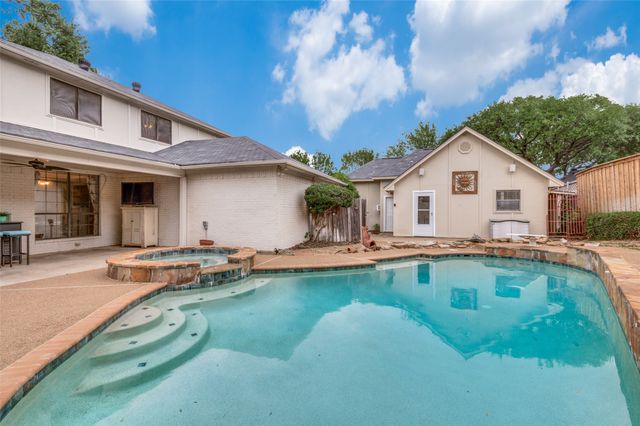 2926 Roaring Springs Road, Grapevine, TX 76051