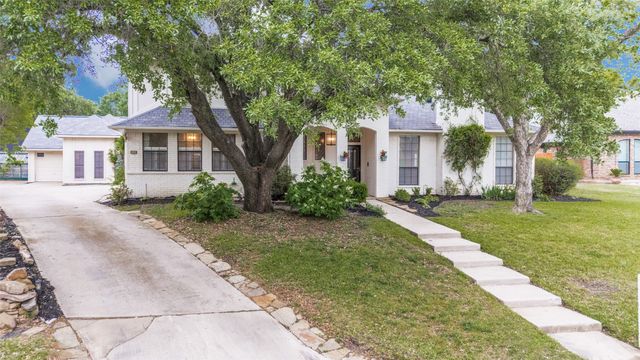 2926 Roaring Springs Road, Grapevine, TX 76051