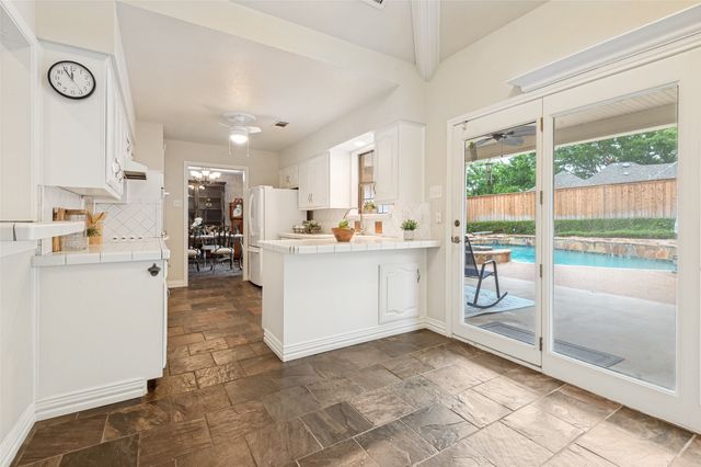 2926 Roaring Springs Road, Grapevine, TX 76051