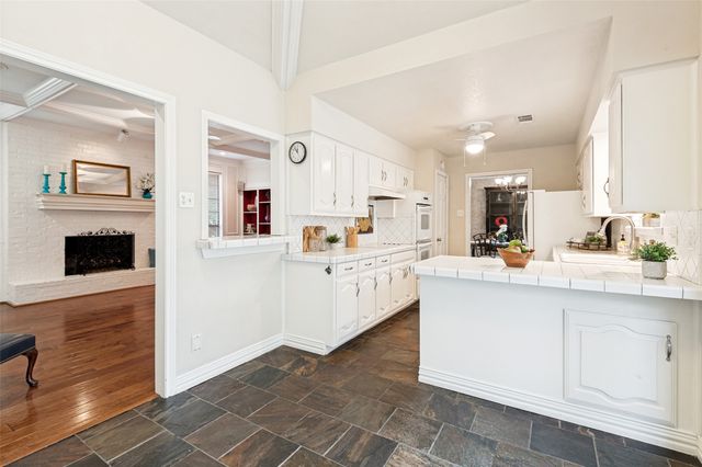 2926 Roaring Springs Road, Grapevine, TX 76051