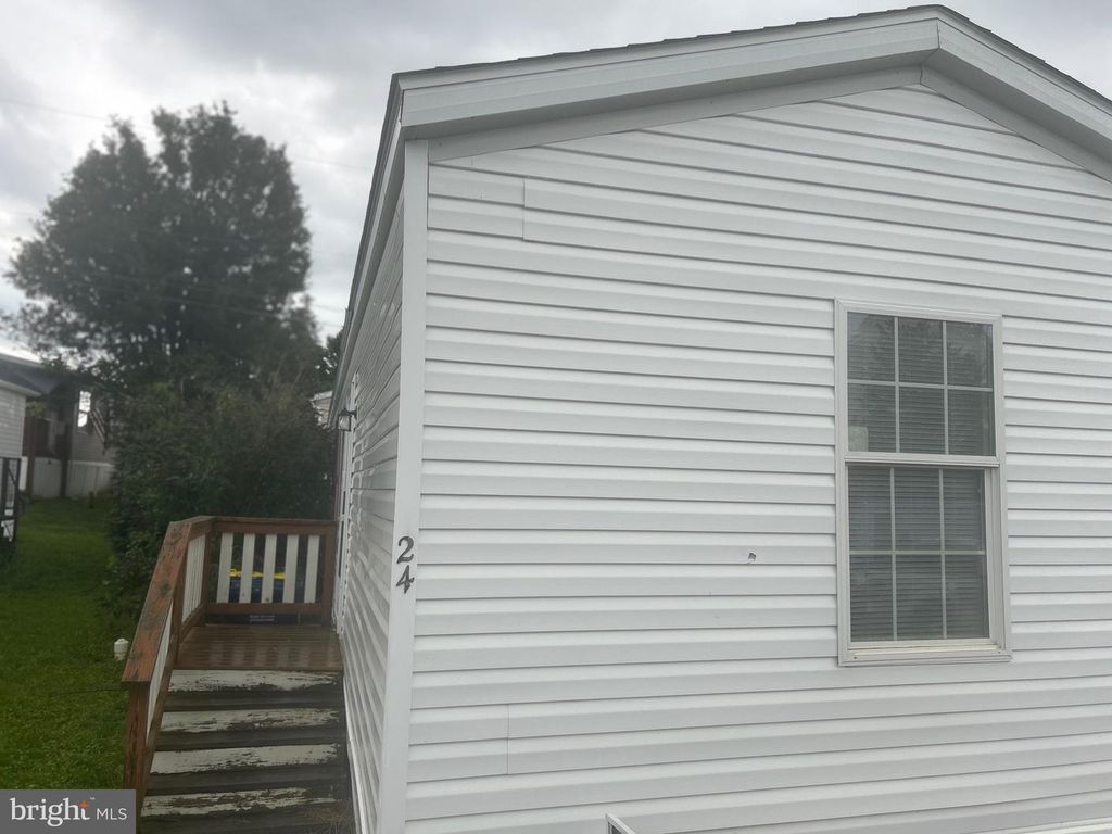 24 ERICA CIR, Honey Brook, PA 19344